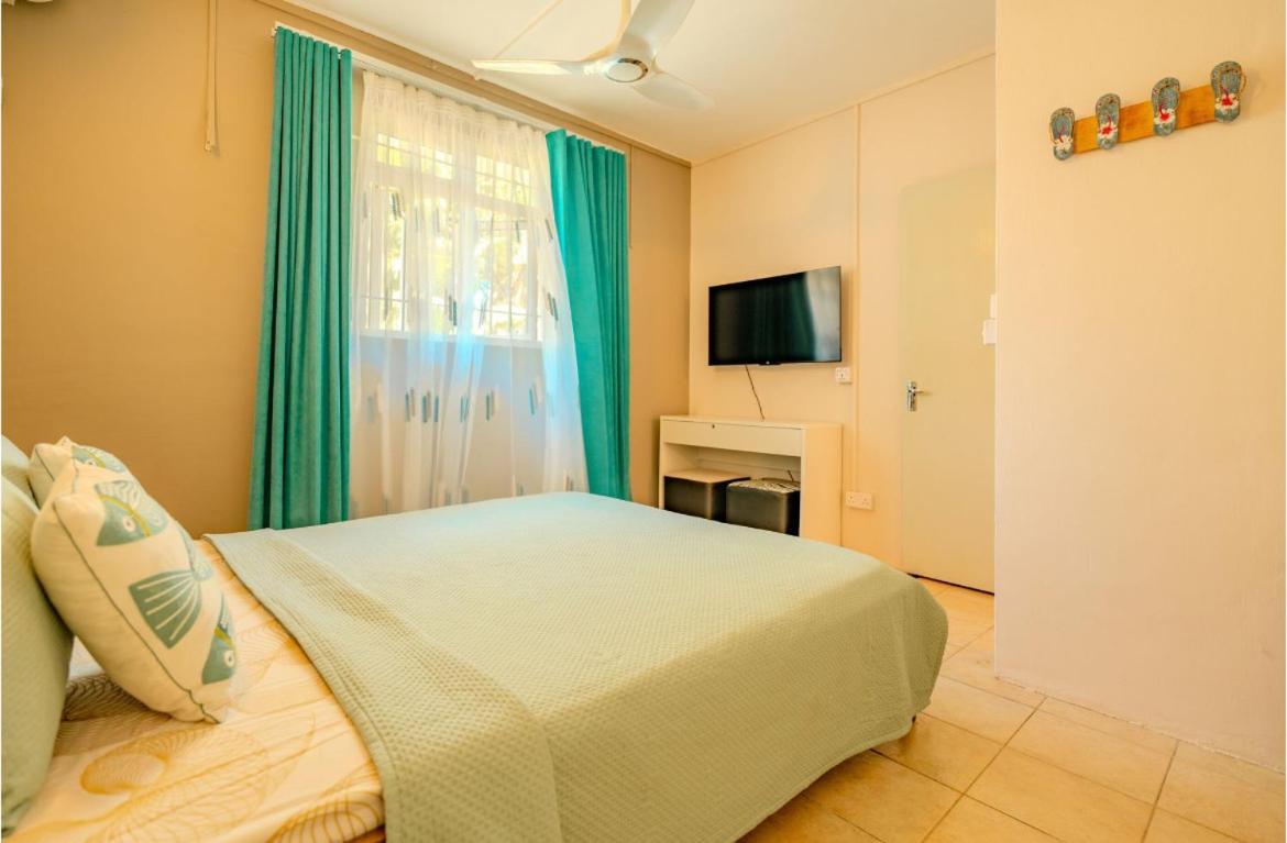 Pereybere Beach Paradise 4 Bedroom Apt Exterior photo