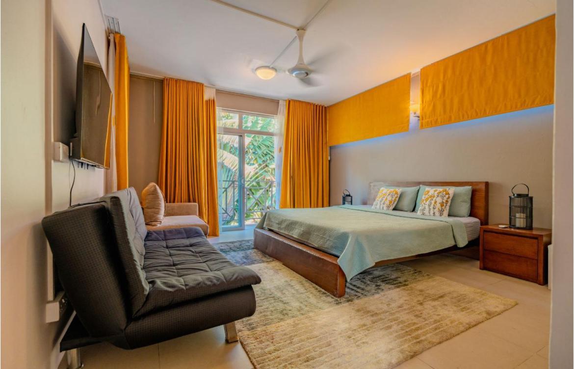 Pereybere Beach Paradise 4 Bedroom Apt Exterior photo